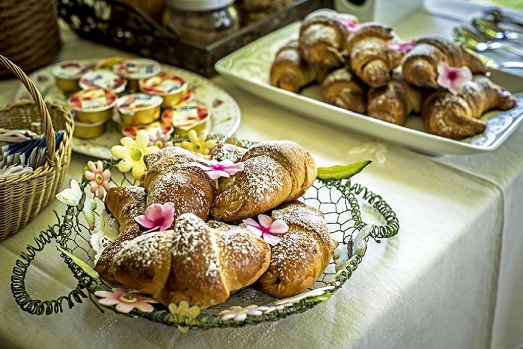 Relais De Charme - B&B Short Lets La Casa Di Francesca Sant'Agata Li Battiati ภายนอก รูปภาพ